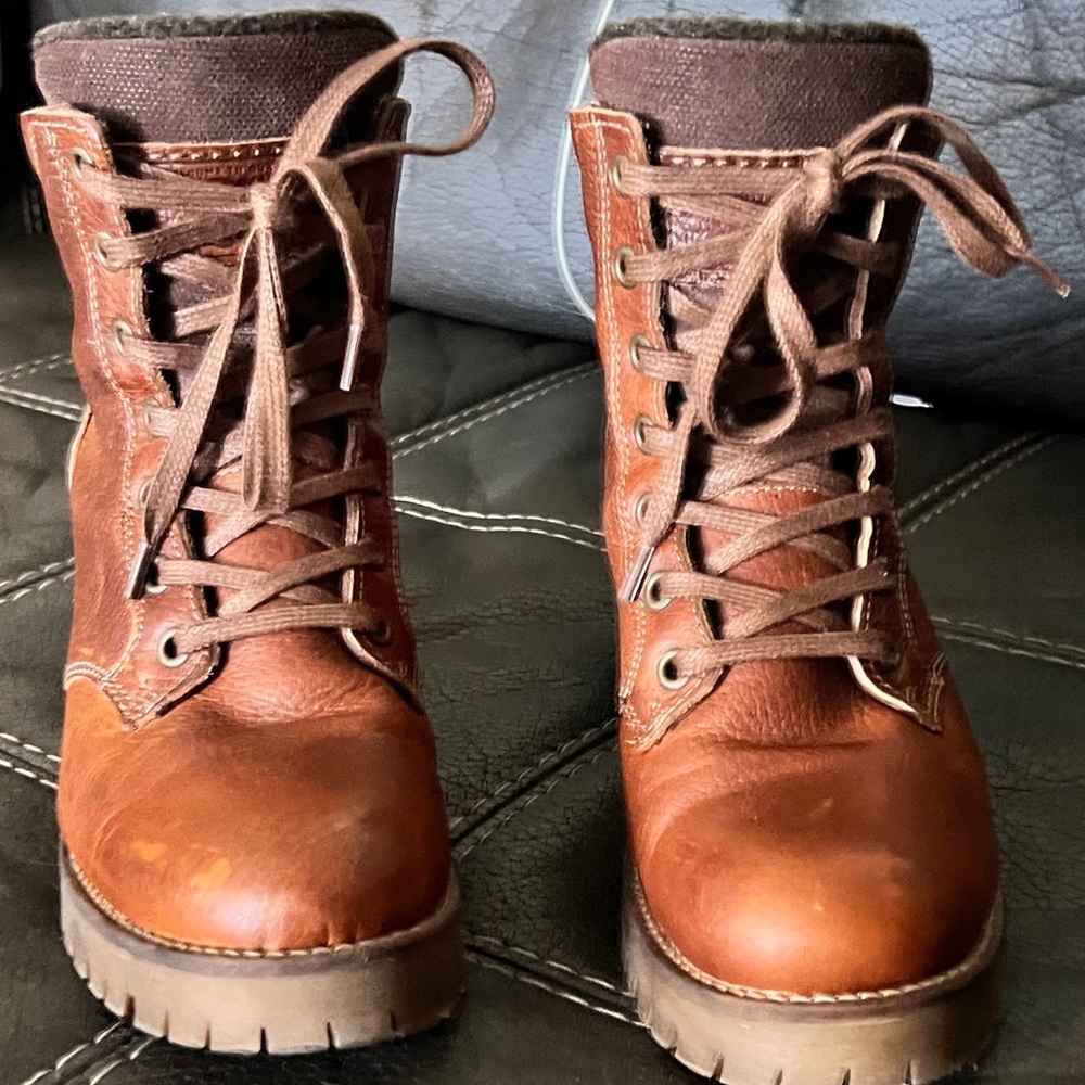 Classic Brown Lace-Up Boots for Women